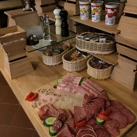 Estalagem Rangau & Brennerei Markt Erlbach